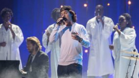 Lukas Graham paa scenen 700px