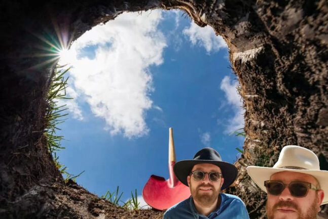 Her er det næste fra Rasmus Bruun og Frederik Cilius – og det handler om et hul Manden i Hullet – og syv andre myter du ikke kendte DRTV