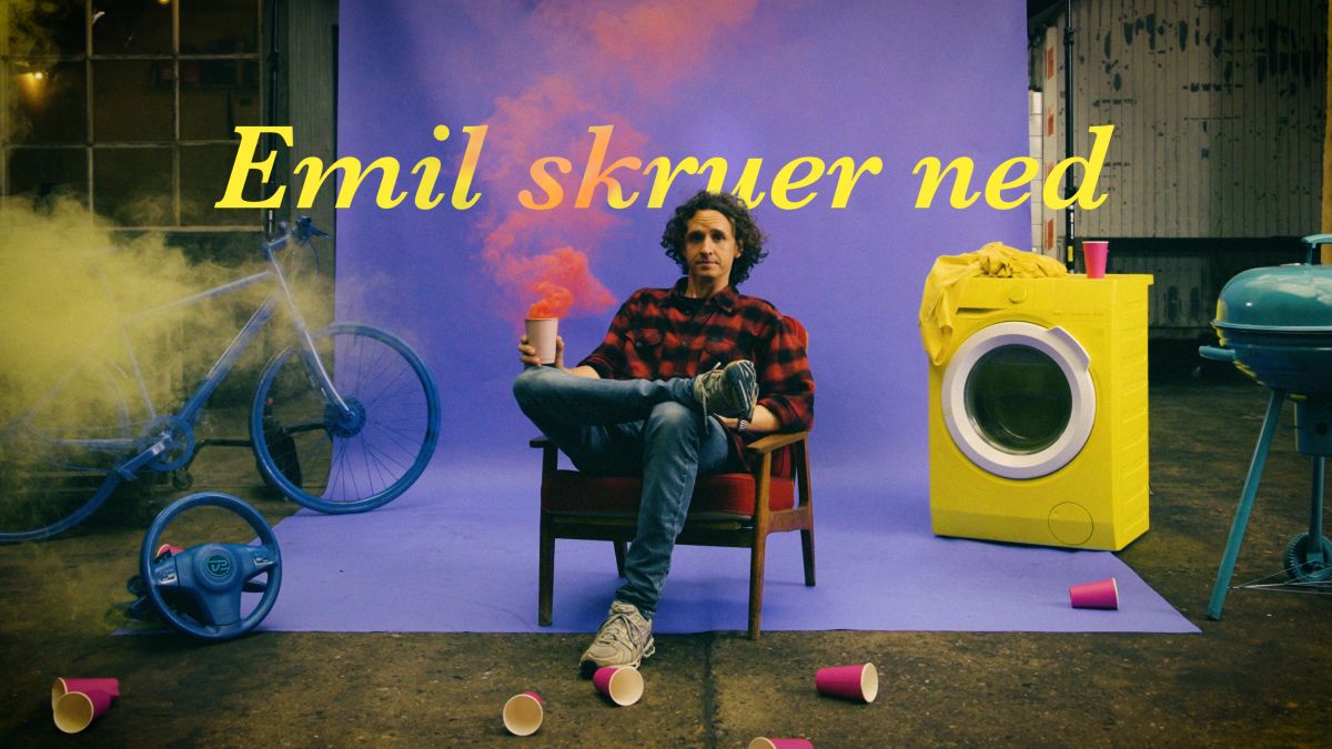 Emil skruer ned