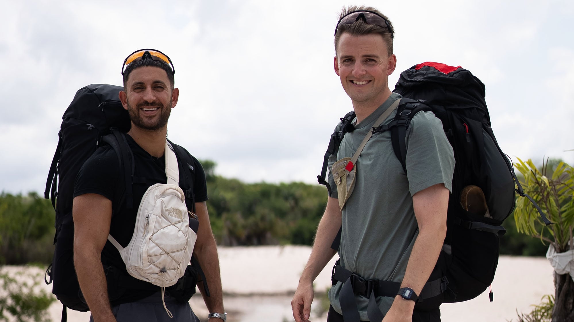 Skuespilleren Arian Kashef rejser med vennen Emil Behrndtz i sjette sæson af 'Først til verdens ende'.Fremantle/TV 2
