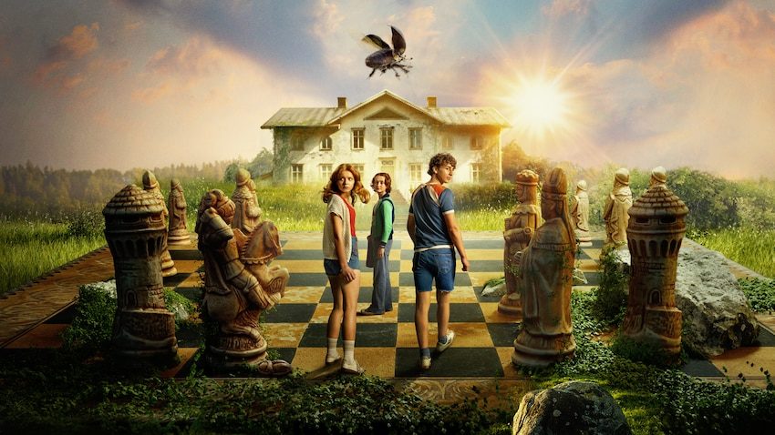 Skarnbassen flyver i skumringen Trailer